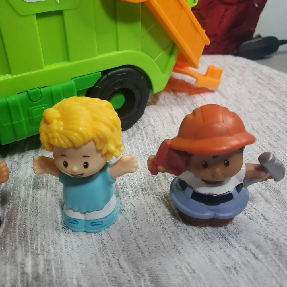 Fisher Price Little People Recycle Truck w 4 Figures Tested Working